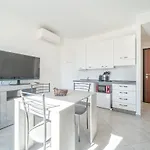 New!Central Apt 5 Min Walk From The Metro Brignole