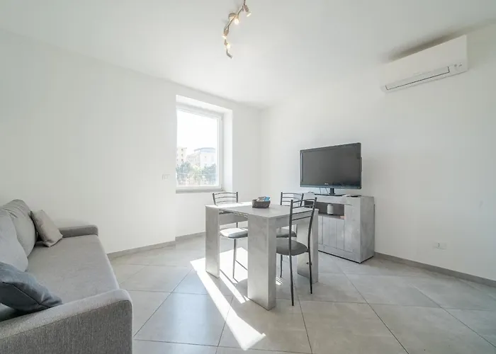 New!Central Apt 5 Min Walk From The Metro Brignole